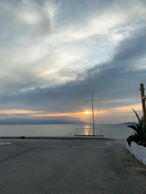 Sea View Apartment "Elise" Loutraki  Ngoại thất bức ảnh